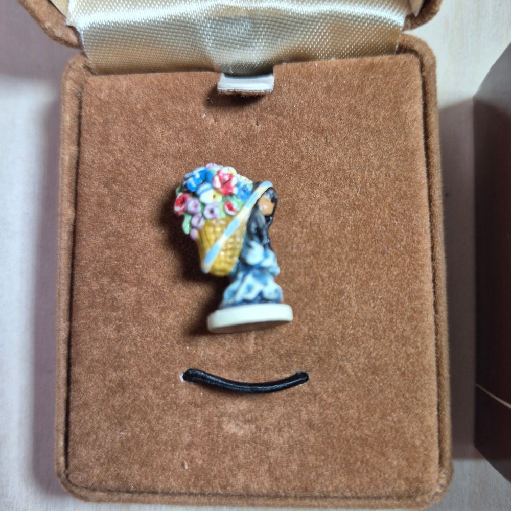 Goebel DeGrazia Miniature Figurine Girl with Flower Basket Vintage 1986 Boxed